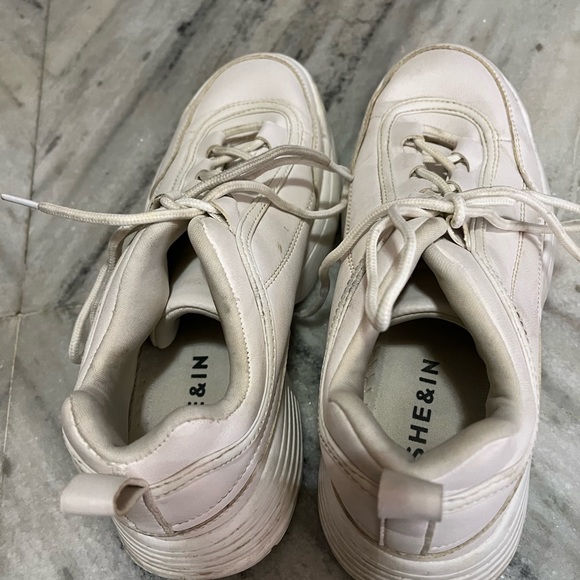 Shein white chunky shoes (Size 40) (reasonable bargaining is available) - Picture 5 of 7
